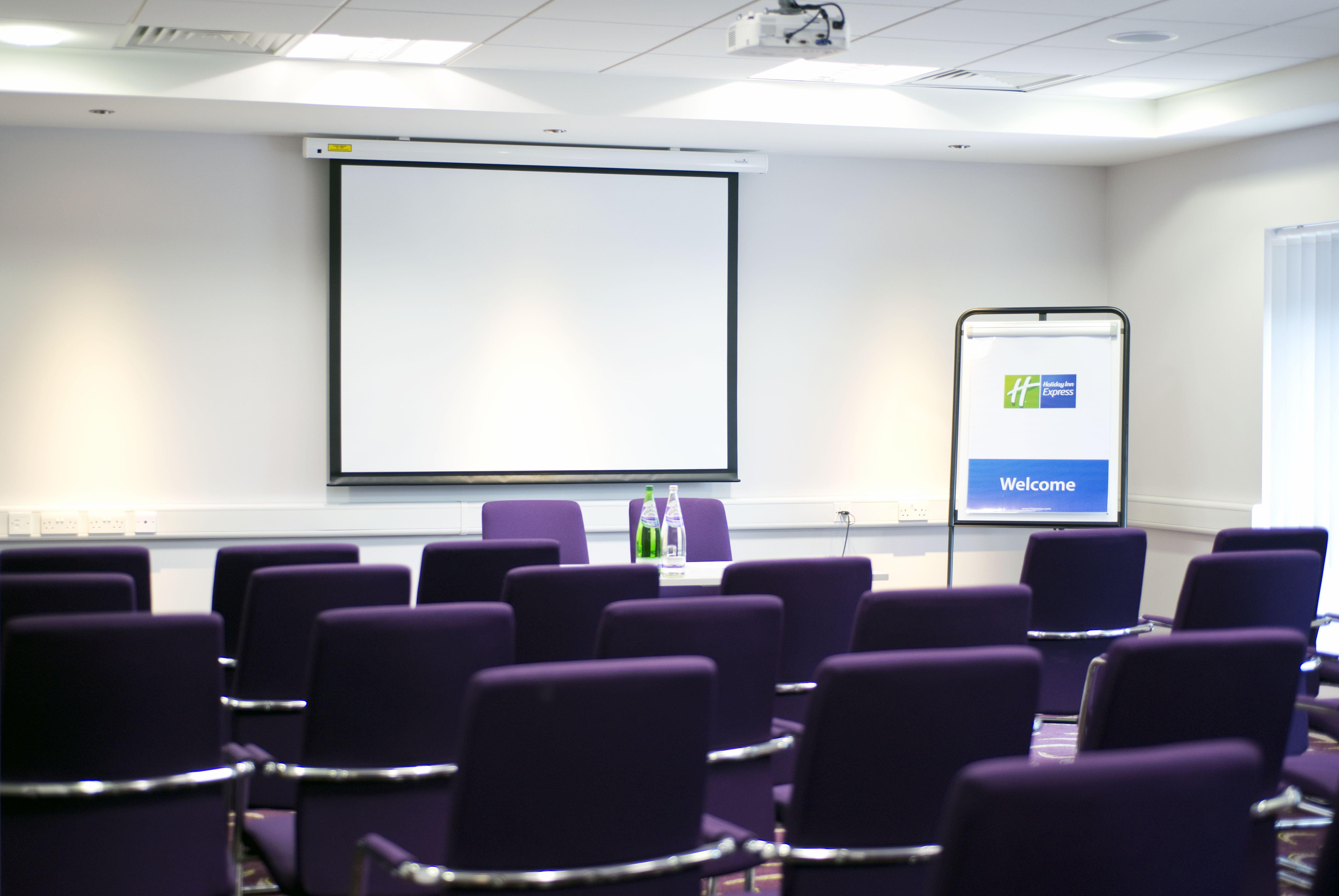 Holiday Inn Express Dunstable, An Ihg Hotel Eksteriør bilde