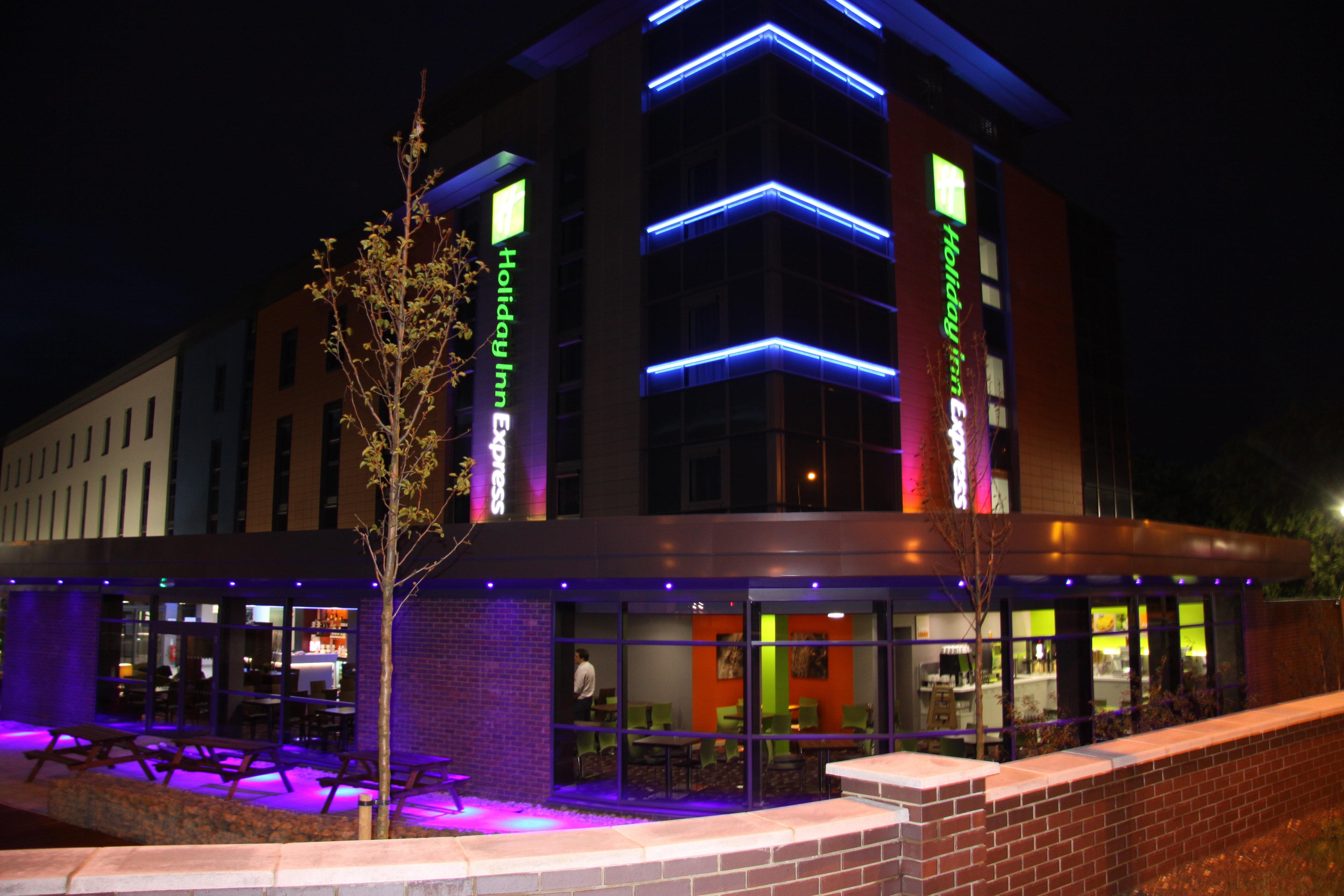 Holiday Inn Express Dunstable, An Ihg Hotel Eksteriør bilde