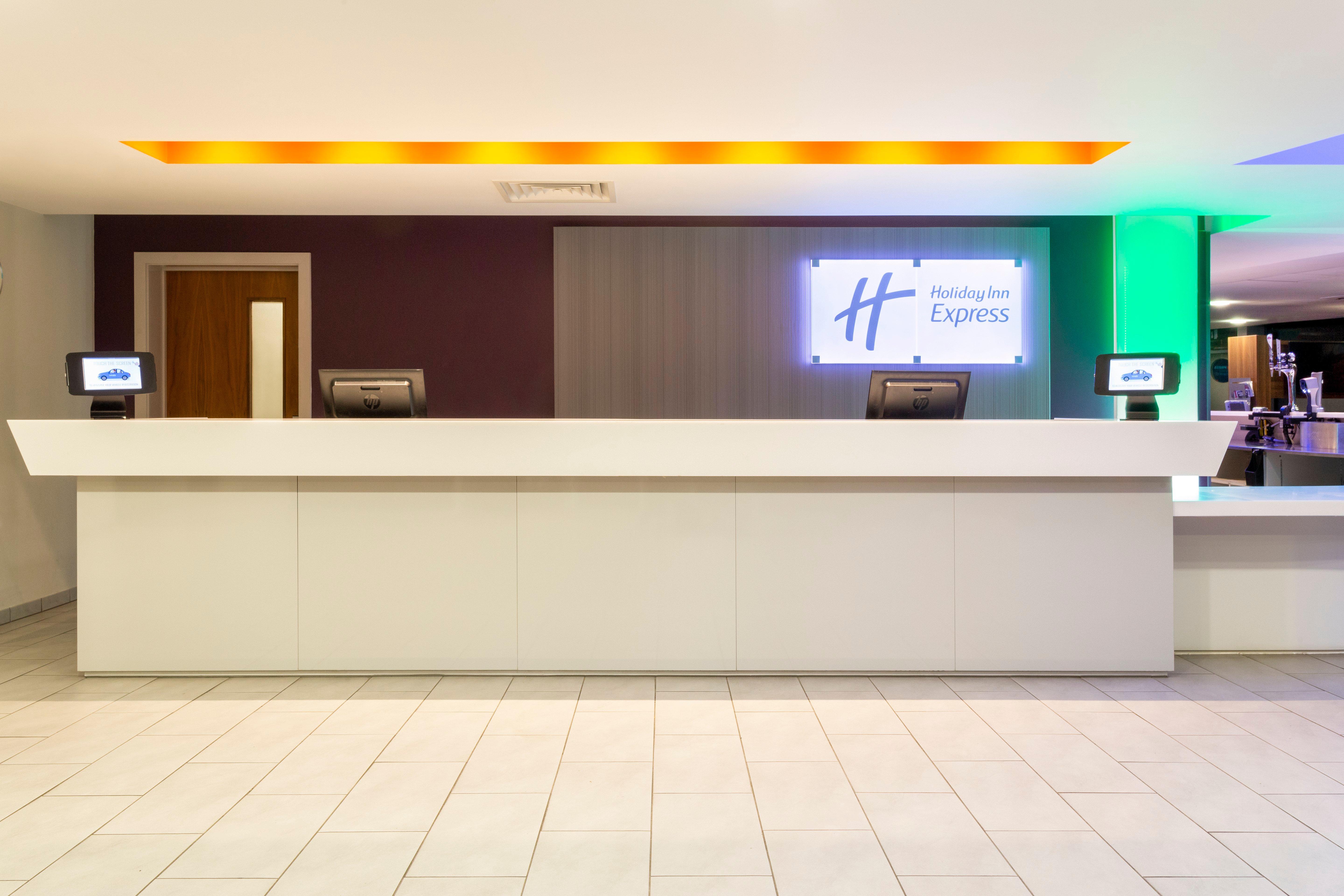 Holiday Inn Express Dunstable, An Ihg Hotel Eksteriør bilde